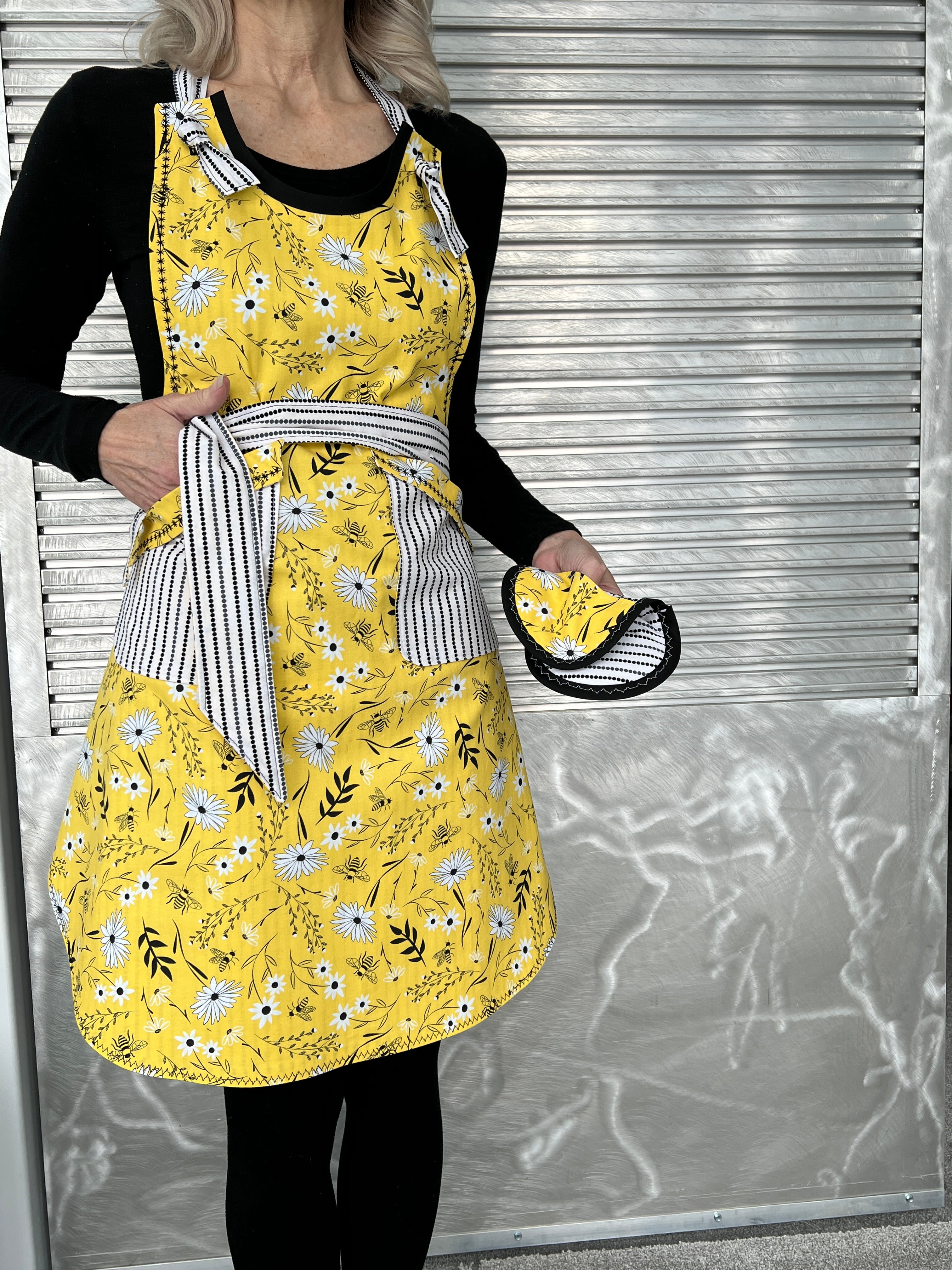 Apron - Full Length with Ties | Sibling 3 Rivalry